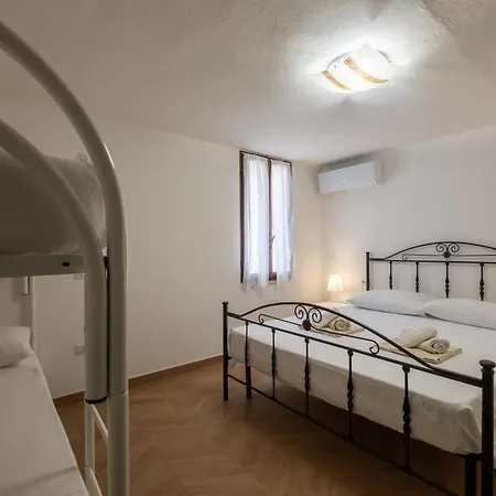 - 1 Min Walk From *