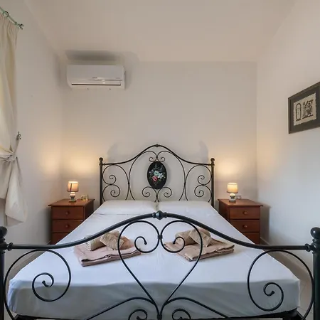 - 1 Min Walk From *