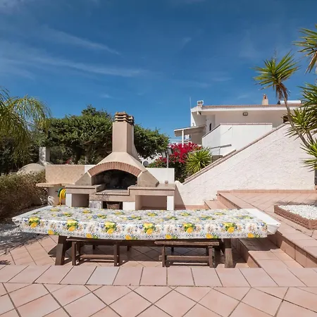 - 1 Min Walk From Villa *