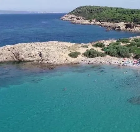 - 1 Min Walk From *